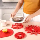 Red Plant-Shaped Silicone Heat Insulation Pad